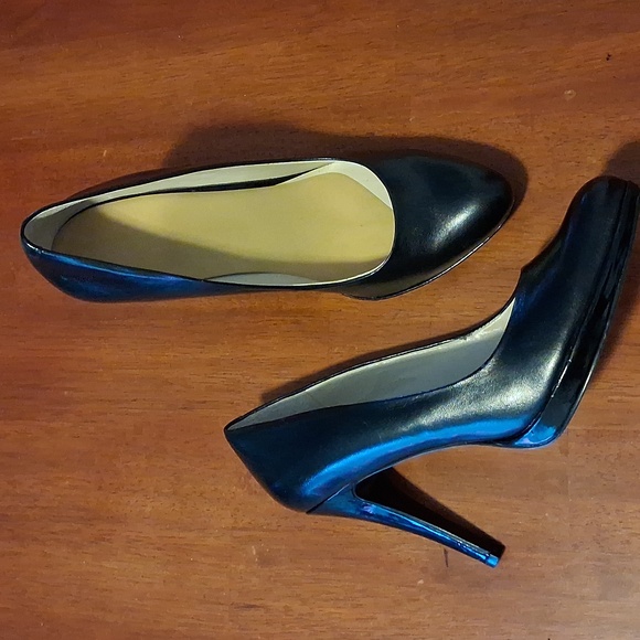 NINE WEST Elegant Black Leather Pumps Heels Classic Sz 7.5M - Picture 6 of 8